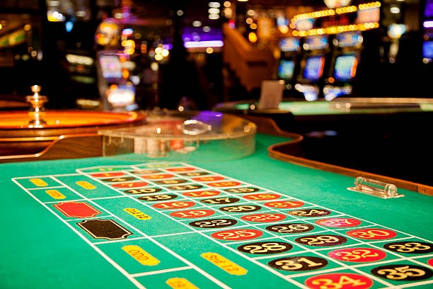 Slot game variety and live-dealer table selection on joindomino