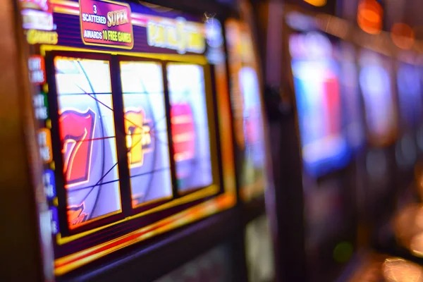 Yggdrasil game interface on joindomino platform showing reels and bonus features